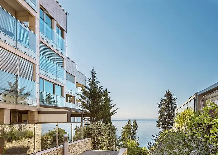 Arentz - Sea Side View